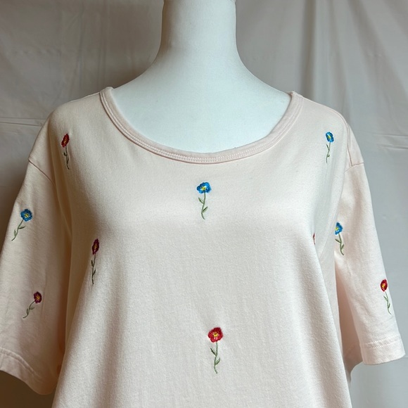 Denim&Co Tops - Vintage Denim & Co Short sleeve top with embroidered flowers- 1X